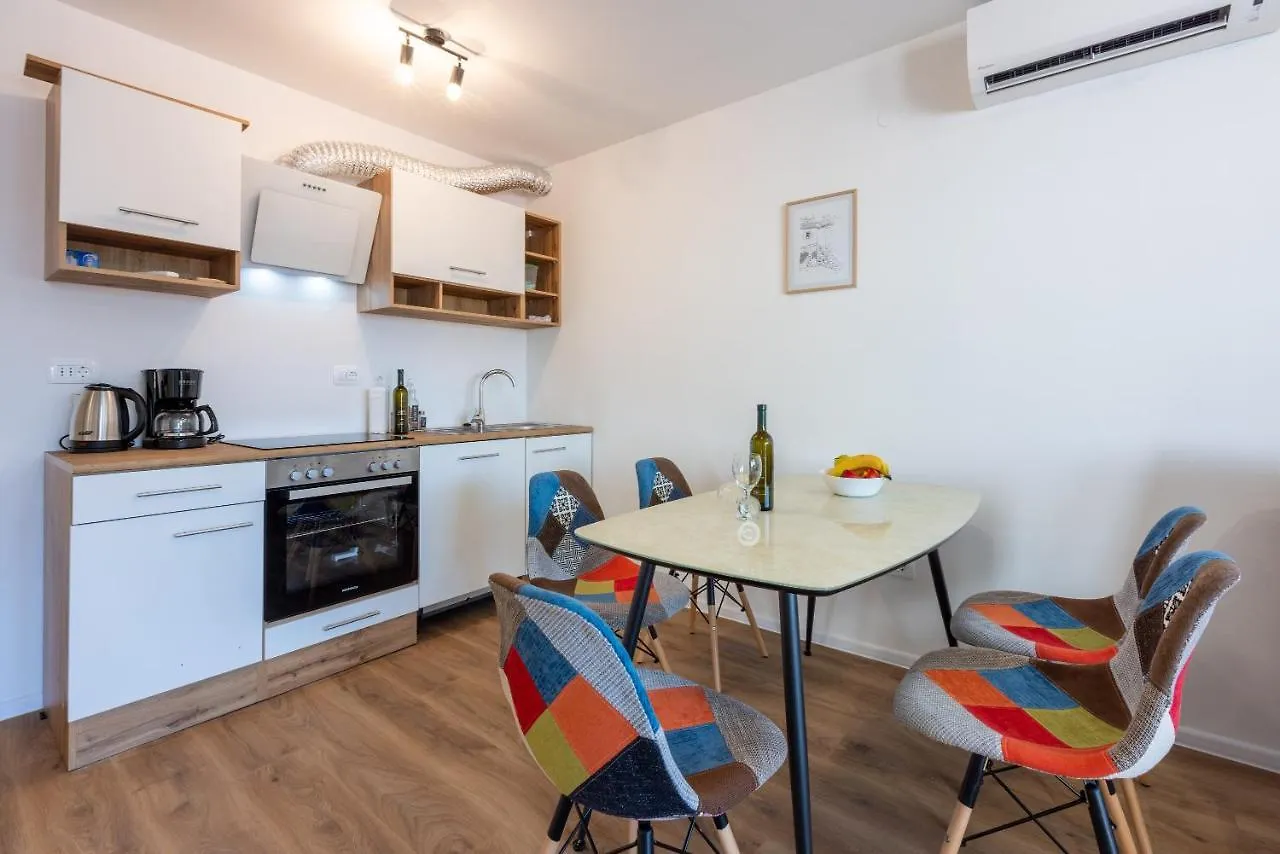 Luxury Apartments Lovorka 1 & 2**** Selce