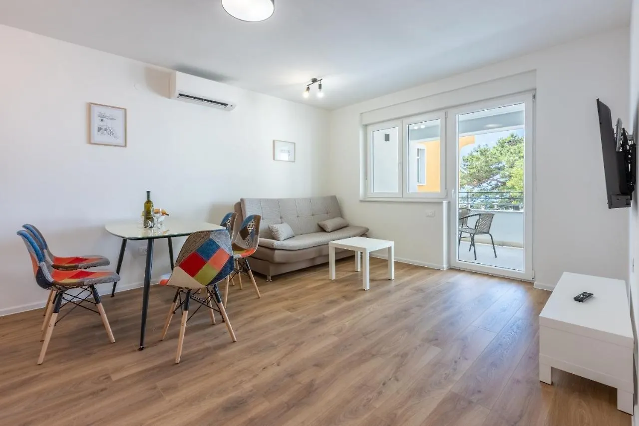 Luxury Apartments Lovorka 1 & 2**** Selce