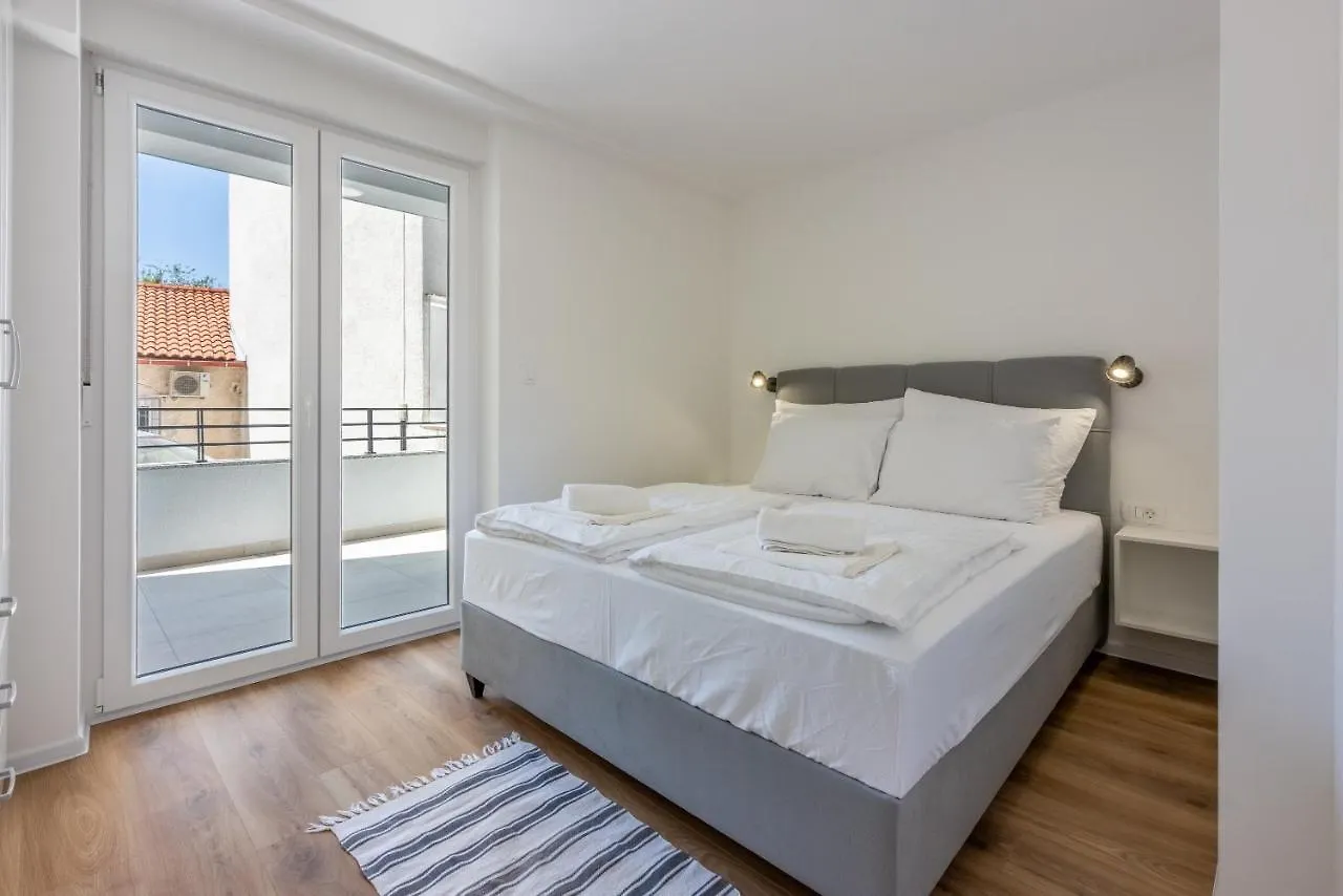 Luxury Apartments Lovorka 1 & 2**** Selce